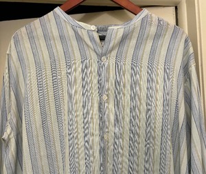 lot 18 image: Mens Button Down Hermes Shirt