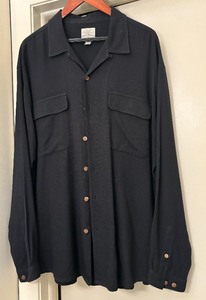 lot 19 image: Five Mens Tommy Bahama Shirts