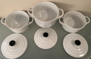 lot 79 image: Set of 3 Williams Sonoma Le Creuset Stoneware Mini Round Cocette