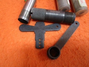 lot 69 image: Shotgun Chokes, Shooting Targets Hunting Vest & Hat