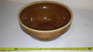 lot 308 image: Vintage Monmouth 9 in. Bowl.