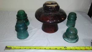 lot 322 image: Large Vintage Brown Electrical Insulator Plus 4 Green Smaller.
