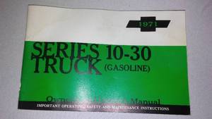 lot 327 image: 1971 Chevrolet series 10-30 Owners Manual.