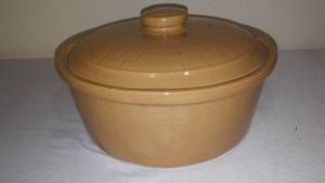 lot 338 image: Vintage Yellow Ware Covered USA Casserole Crock. Circa 1930s