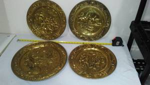 lot 347 image: Vintage Brass Hanging Platters (4),