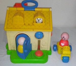 lot 374 image: Fisher-Price Cottage No. 138, 1984 Complete Set.