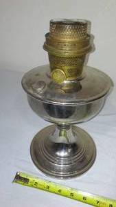 lot 408 image: Aladdin. Mantal Lamp. Model 12., Circa. 1928