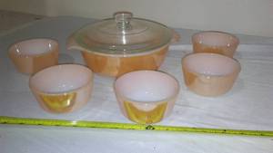 lot 421 image: Fire King 7 Pc, Set Casserole Dish W Cover.