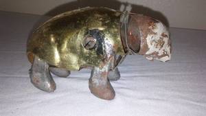 lot 424 image: Antique Wind-Up Bear. Toy.