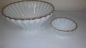 lot 441 image: Vintage Fire King Chip And Dip Bowls Excellent Condition