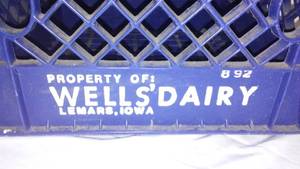 lot 450 image: Wells Dairy Crate Lemars IA