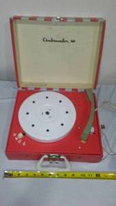 lot 455 image: Ambassador Phonograph - Looks Great Powers Up.