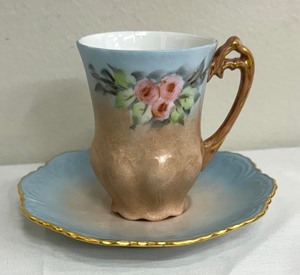 lot 70 image: Six Pretty Petite Vintage Teacups with Saucers
