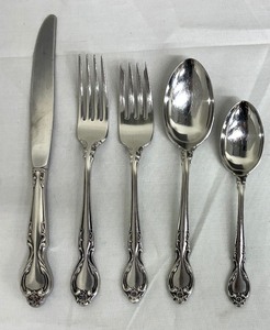 lot 76 image: Queens Fancy Flatware Grouping