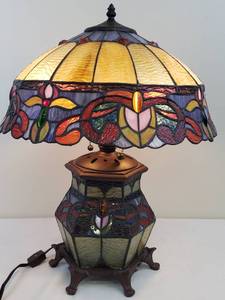 lot 28 image: Tiffany Style Table Lamp