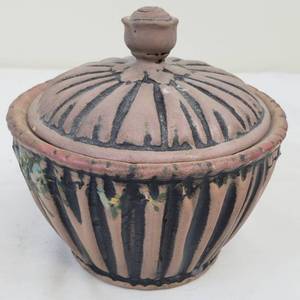 lot 110 image: Vintage Weller Pottery Bowl with Lid