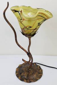 lot 136 image: Decorative Handblown Glass Table Lamp