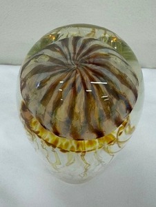 lot 144 image: Passion Moon Jellyfish Paper Weight From Satava Art Glass Studio