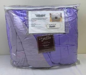 lot 174 image: Cozelle Microfiber Reversible FullQueen Comforter