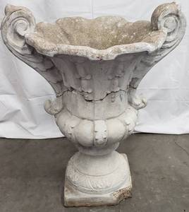 lot 140 image: Beautiful Concrete Planter