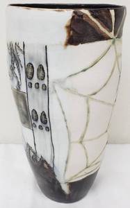 lot 204 image: Lovely Artisan Vase - Signed