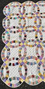lot 238 image: Vintage Double Wedding Ring Quilt