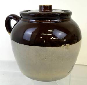 lot 244 image: Vintage Durgin Park Market Crock