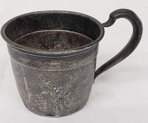 lot 272 image: Vintage Sterling Silver Childs Cup with Embossed Bunny
