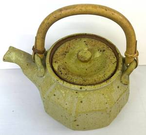 lot 276 image: Warren MacKenzie Teapot