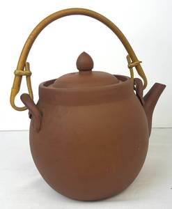 lot 288 image: Vintage Ceramic Chinese Teapot