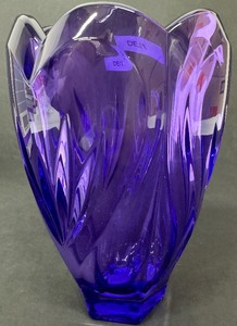lot 289 image: Marquis Waterford Purple Crystal Vase Sweet Memories Collection