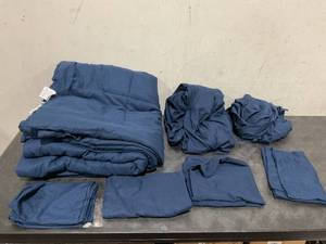 lot 230 image: 7PCS Queen Size Comforter Set Navy Blue