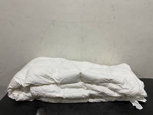 lot 43 image: Goose Feather and Down Comforter, Measures 116x 98