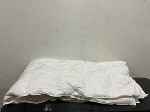 lot 46 image: Goose Down Comforter, Measures 120 x 120