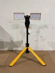 lot 130 image: LUTEC 7901301426 - Corded 9000 Lumen Twin-Head Rotating WORK LIGHT wTripod