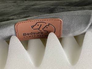 lot 427 image: Bedsure Dog Bed, Grey, Measures 52 x 40