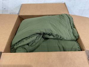 lot 370 image: 3 PCS King Size Green Comforter