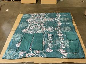 lot 371 image: 7 Piece Queen Comforter Set, Green