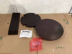 lot 470 image: Round Accent Table 19.7D x 19.7W x 22.4H