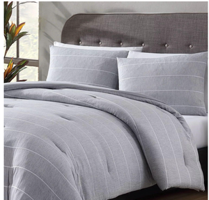 lot 445 image: SOCIAL STANDARD Queen Polyester Chambray Stripe Comforter Set. 90X94