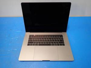 Apple&nbspMacBookPro14,3 A1707 MPTR2LLA &nbspINTEL(R) CORE(TM) I7-7700HQ CPU  2.80GHZ  16GB RAM  251GB SSD  15 screen with 3360 x 2100 Resolution  Includes IOS and Charger &nbspMinor keymarks on screen