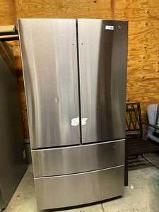 lot 8 image: LG REFRIGERATOR MODEL# LMWS27626S06