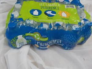 lot 8 image: 24 pack Niagara Purified Drinking Water