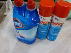 lot 18 image: Clorox Toilet Bowl Cleaner with Bleach and Windex Foaming Glass Cleaner