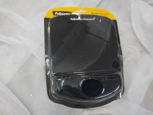 lot 64 image: Fellowes Plush Touch Mouse Pad Wrist Rest