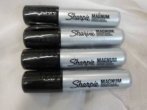 lot 79 image: 4 Sharpies Magnums...