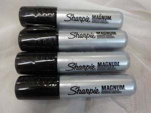 lot 81 image: 4 Sharpies Magnums...