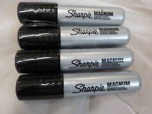 lot 82 image: 4 Sharpies Magnums...