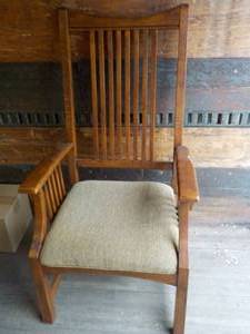 lot 83 image: Mission Style Captains Chair 26 x 50 x 18