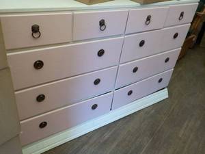 lot 89 image: 10 Drawer Dresser - bottom board needs to be reattached